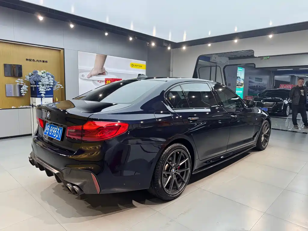 BMW 5 Series 2018 — фото 12