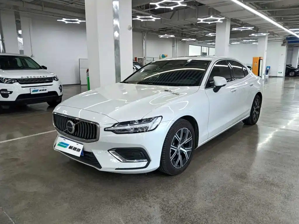 Volvo S60 2025