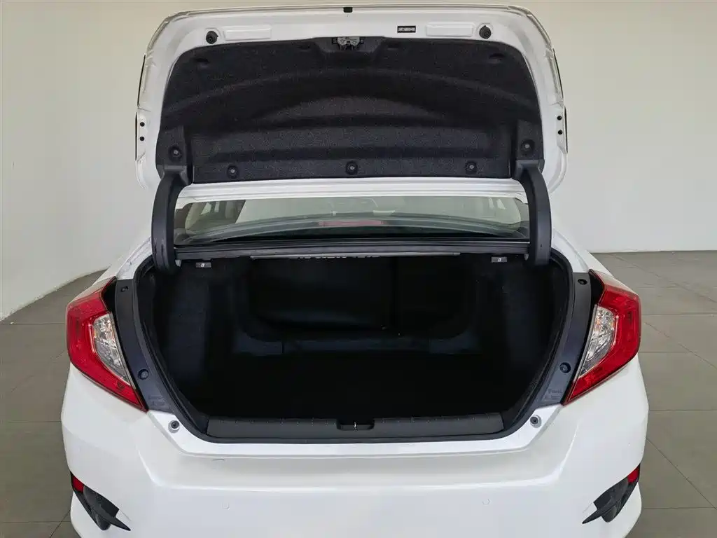 Honda Civic 2018 — фото 16