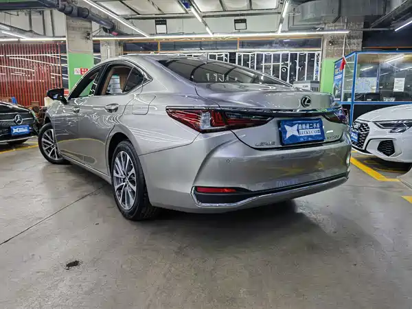 Lexus ES 2024