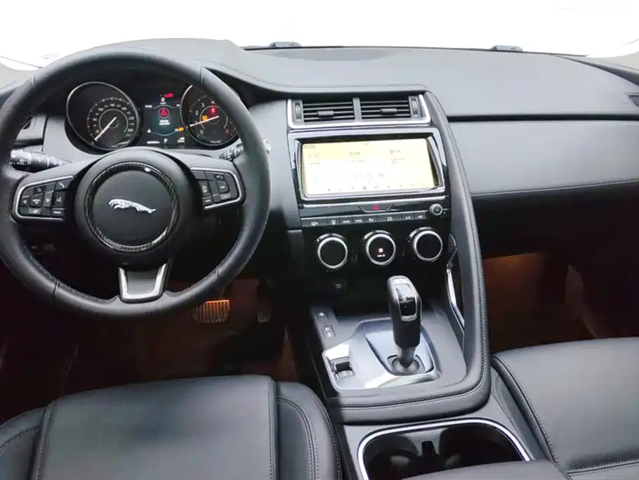 Jaguar E-PACE 2019 — фото 12