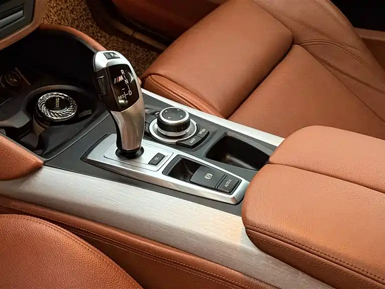 BMW X6 M 2011 — фото 10