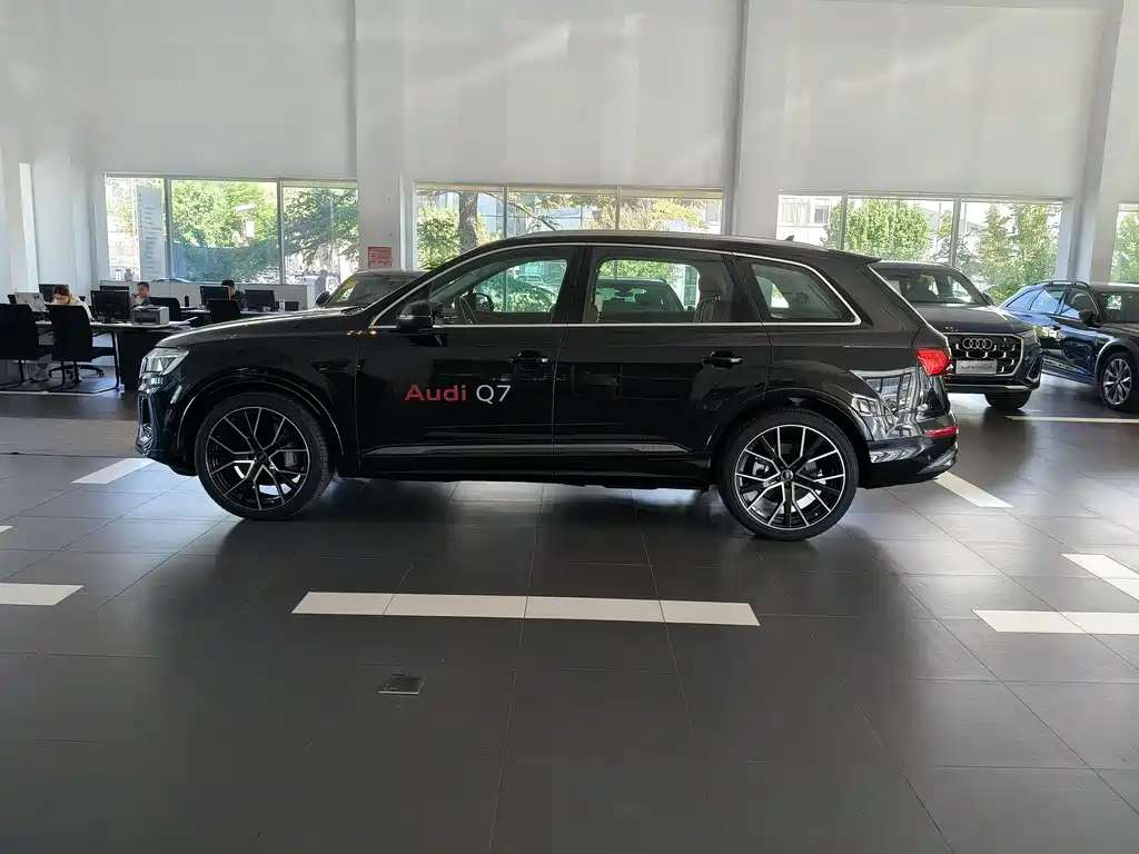 Audi Q7 2025 — фото 2