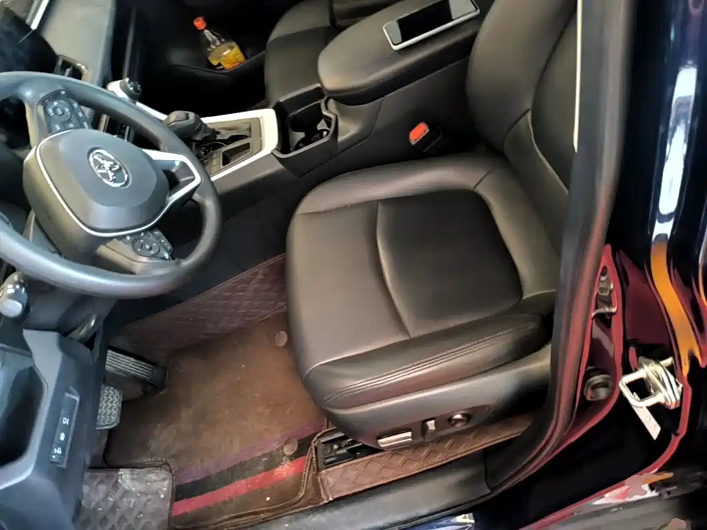 Toyota RAV4 2023 — фото 15