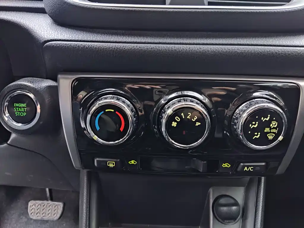 Toyota Yaris L 2022 — фото 14