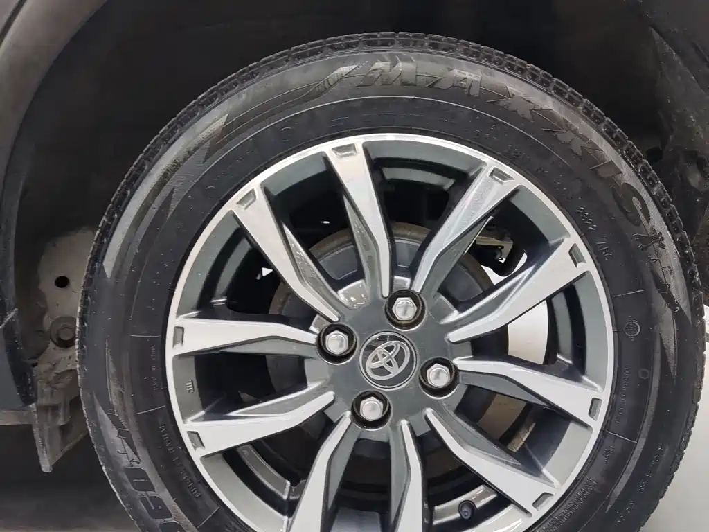 Toyota Yaris L 2022 — фото 16