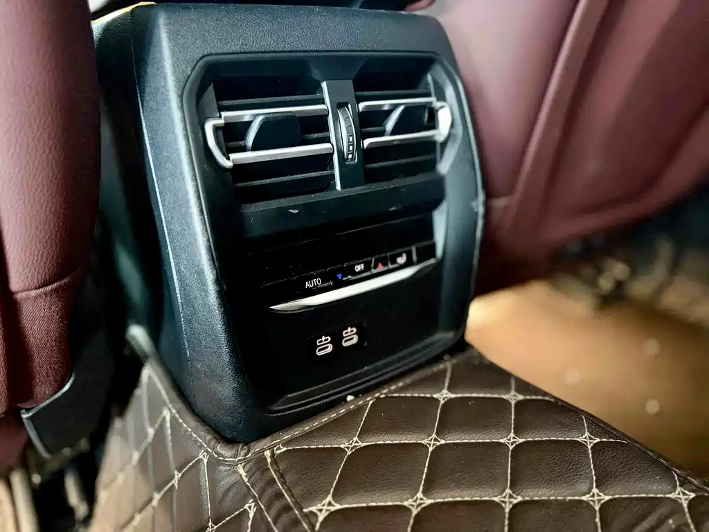 BMW 3 Series 2024 — фото 11