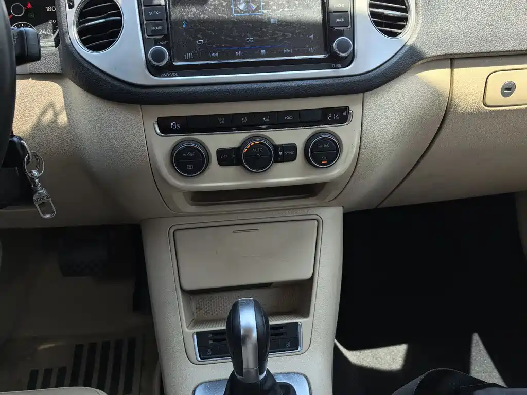 Volkswagen Tiguan 2015 — фото 13