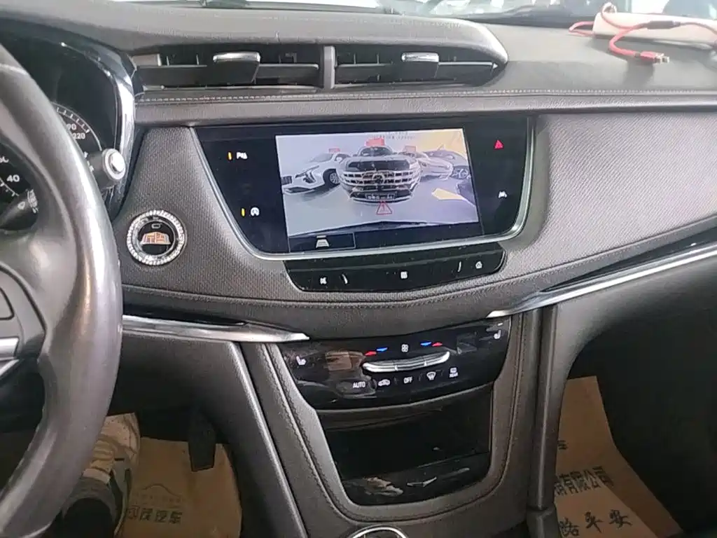 Cadillac XT6 2020 — фото 13