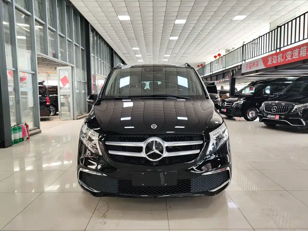 Mercedes-Benz V-Class 2023 — фото 2