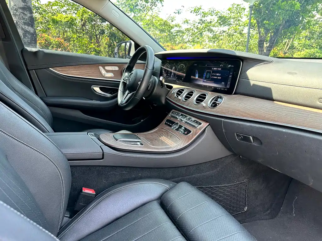 Mercedes-Benz E-Class 2019 — фото 12