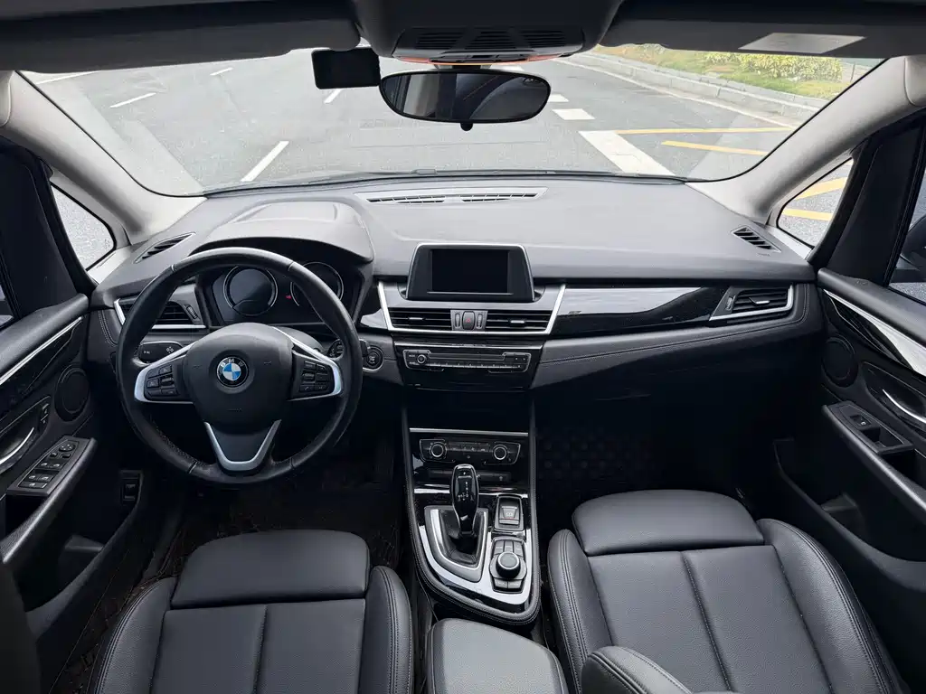 BMW 2 Series Wagon 2019 — фото 10