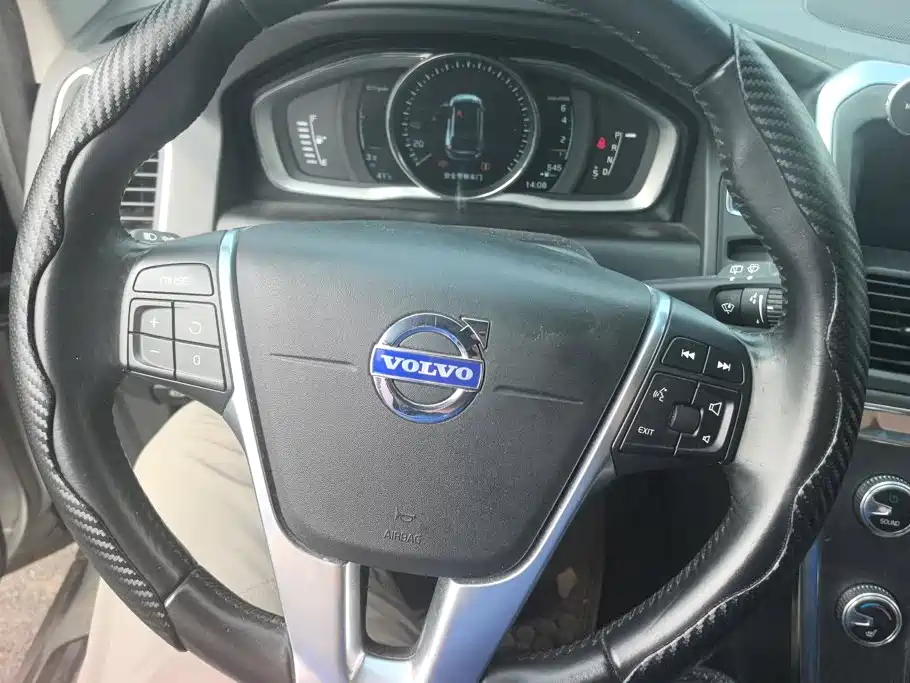 Volvo XC60 2015 — фото 15