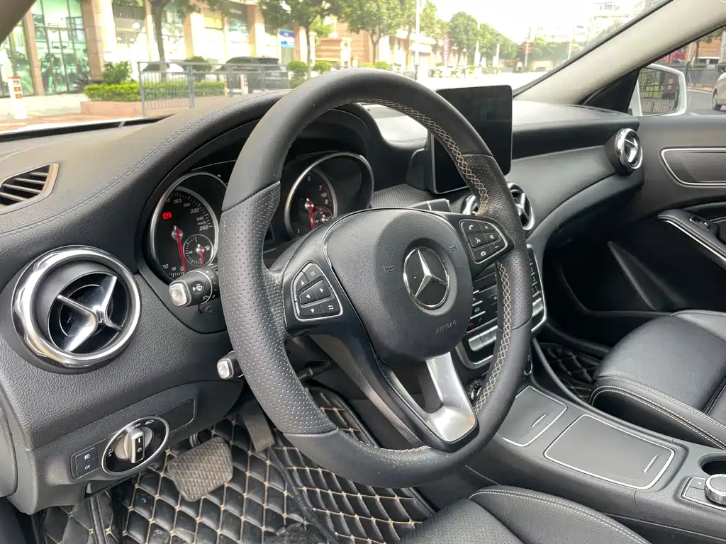 Mercedes-Benz GLA 2018 — фото 13