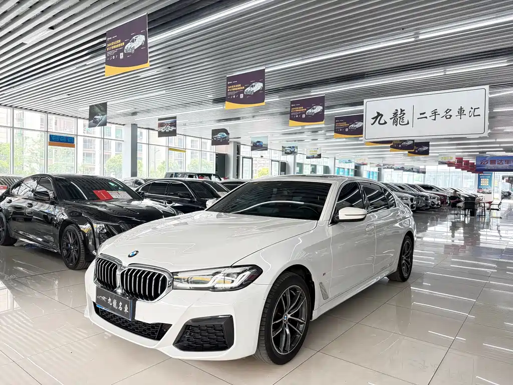 BMW 5 Series 2023 — фото 1