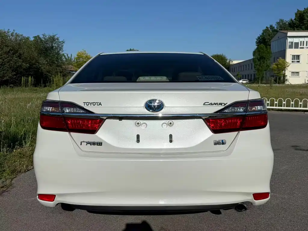 Toyota Camry 2016 — фото 5