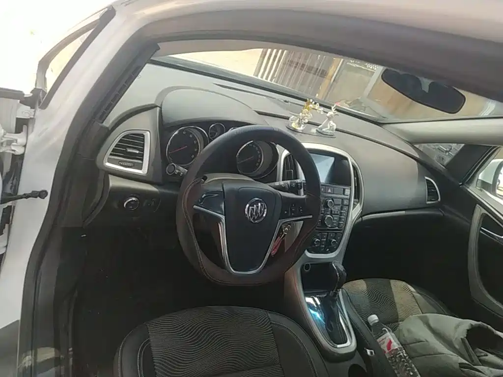 Buick Excelle 2015 — фото 10