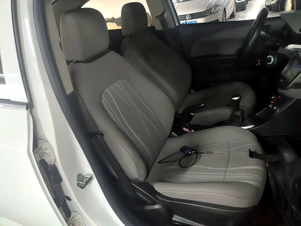 Chevrolet Aveo 2015 — фото 25