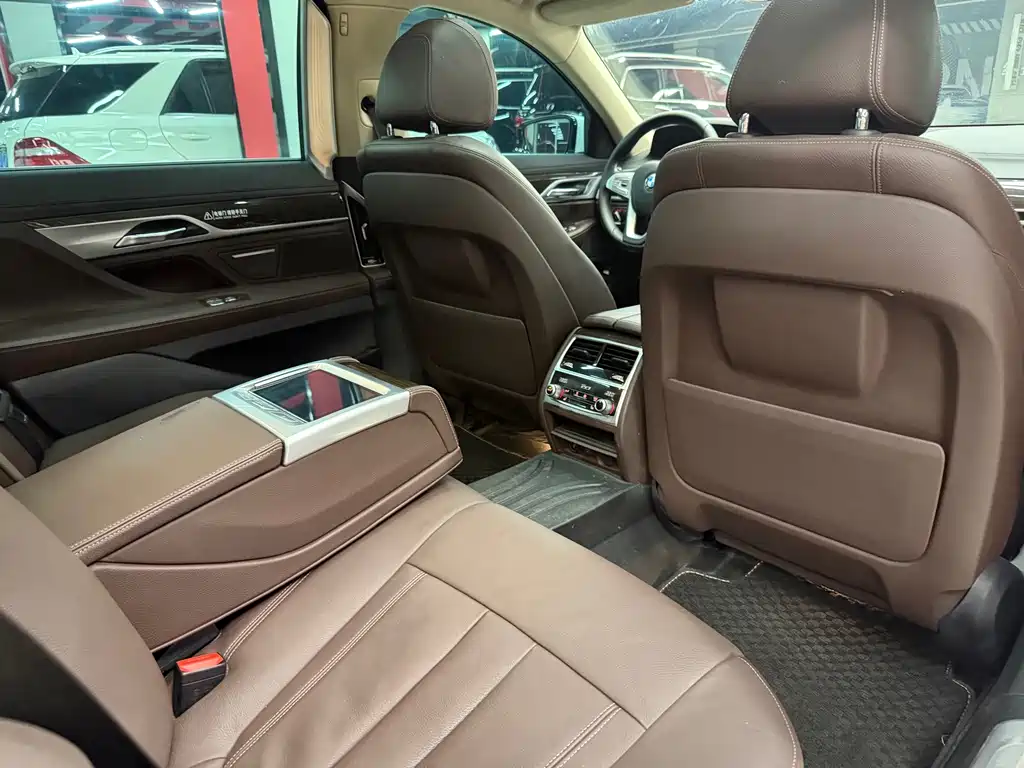 BMW 7 Series 2016 — фото 21