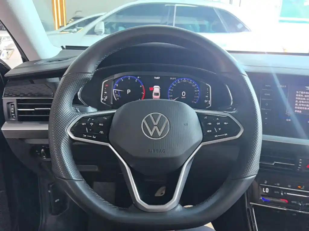 Volkswagen Passat 2022 — фото 11