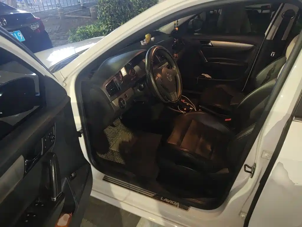 Volkswagen Lavida 2015 — фото 14
