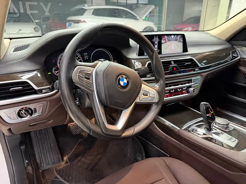 BMW 7 Series 2016 — фото 25