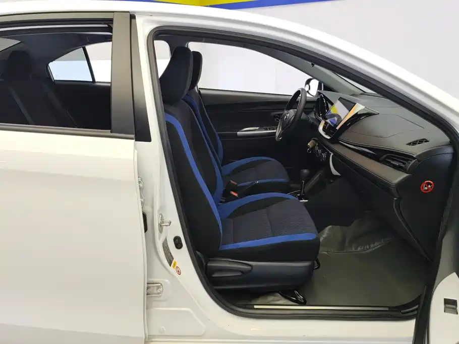Toyota Yaris L 2018 — фото 8
