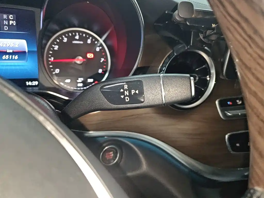 Mercedes-Benz V-Class 2022 — фото 14