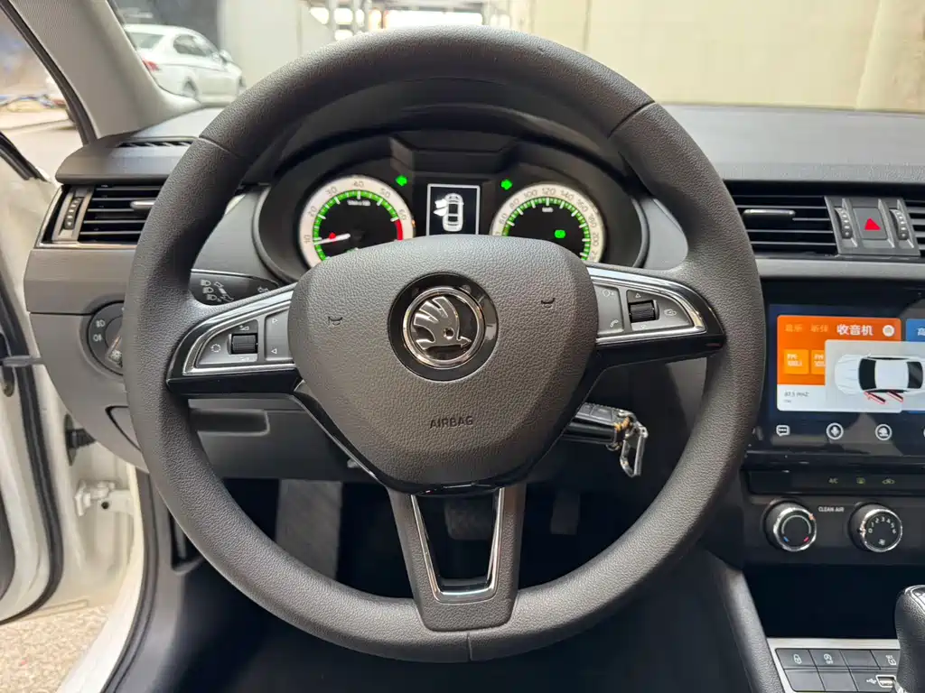 Skoda Octavia 2021 — фото 8