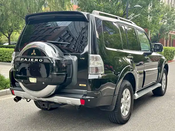 Mitsubishi Pajero 2013