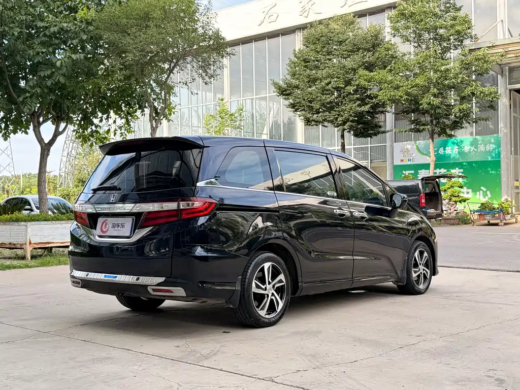 Honda Odyssey 2015 — фото 24