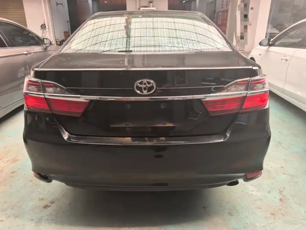 Toyota Camry 2017 — фото 6