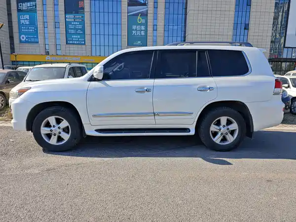 Lexus LX 2013