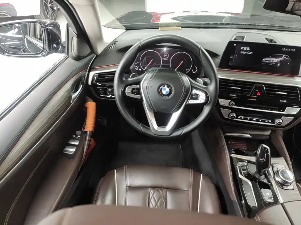 BMW 5 Series 2019 — фото 17