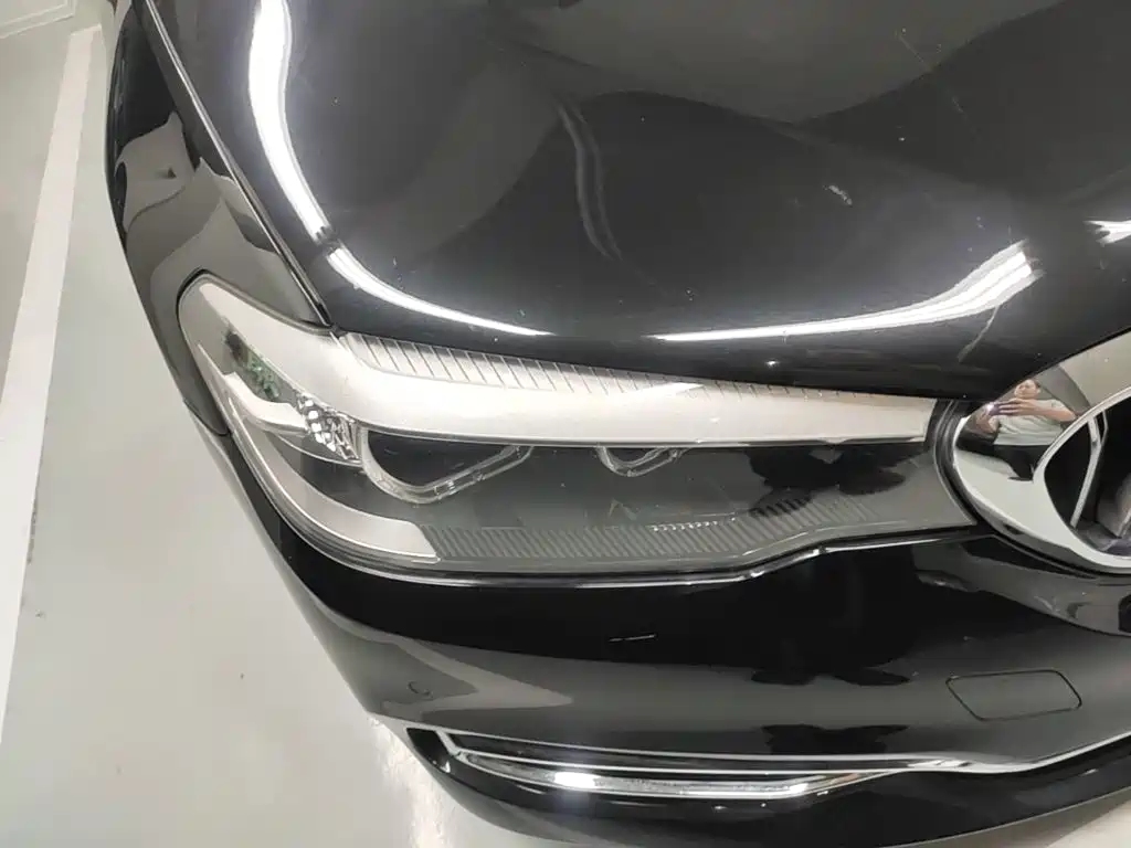 BMW 5 Series 2019 — фото 13