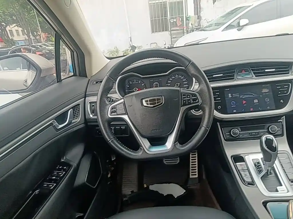 Geely Emgrand GS 2018 — фото 11