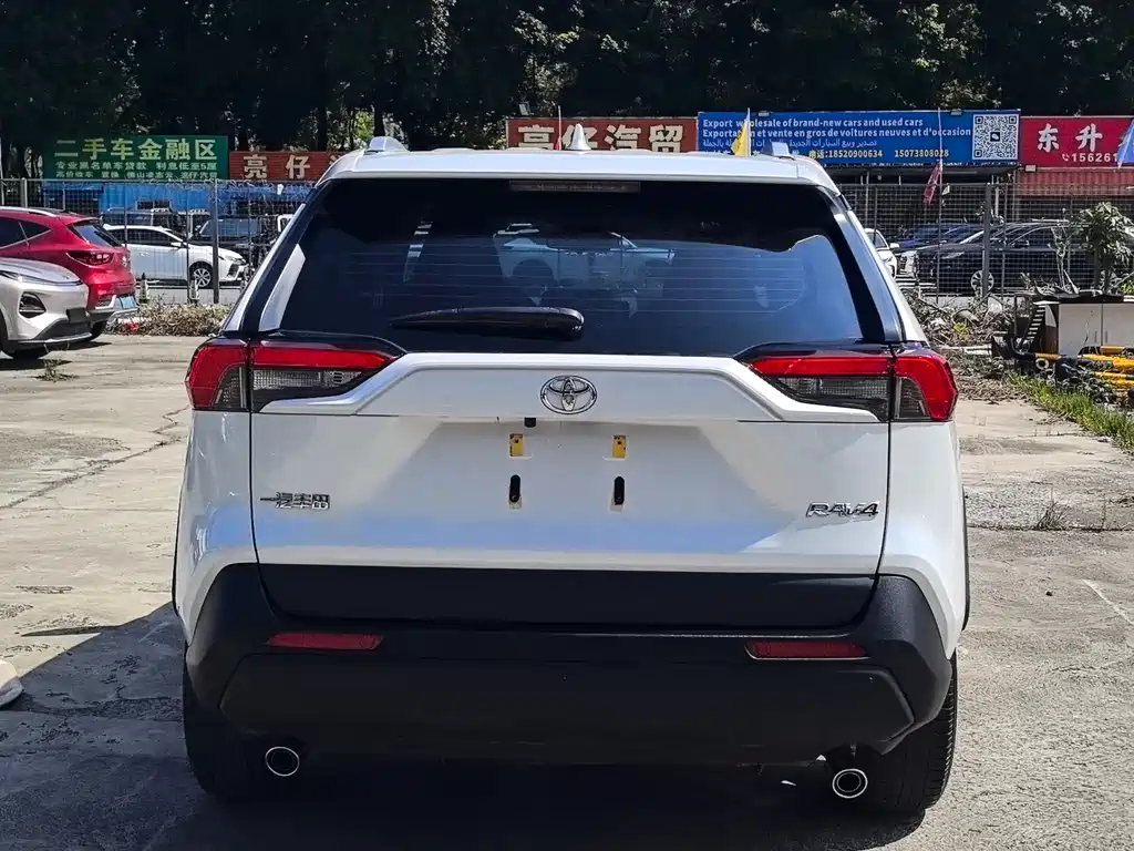 Toyota RAV4 2024 — фото 14