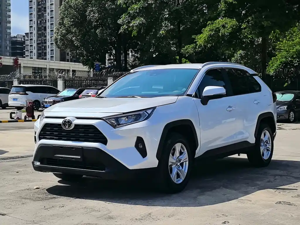 Toyota RAV4 2024 — фото 1
