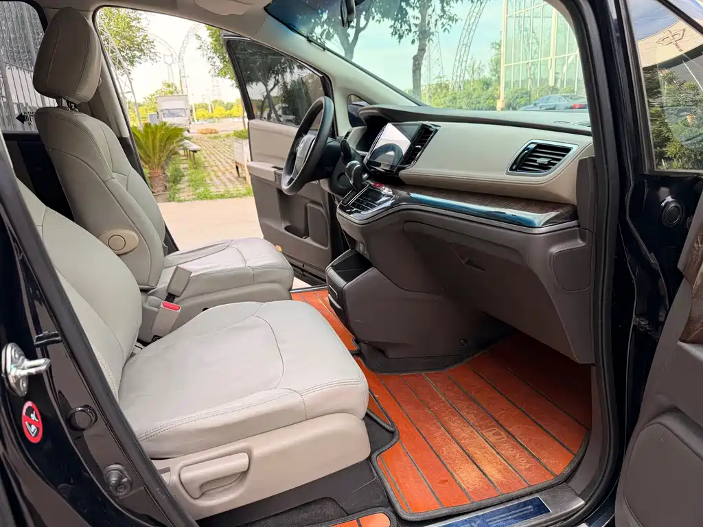 Honda Odyssey 2015 — фото 10