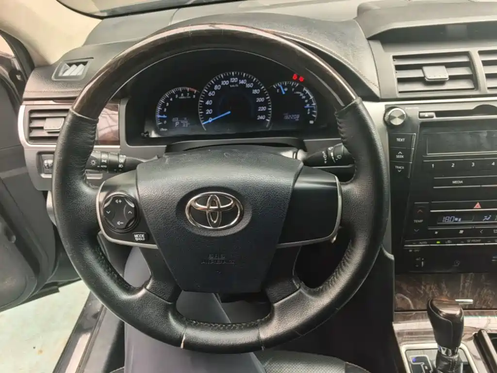 Toyota Camry 2017 — фото 11