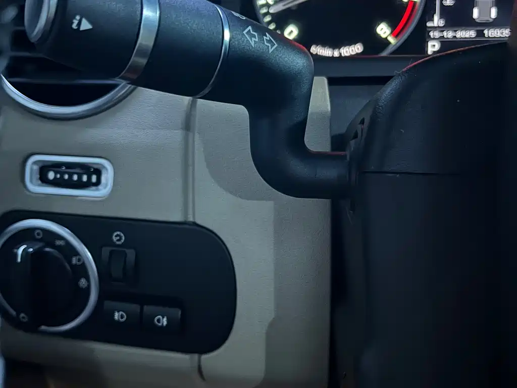Land Rover Discovery 2015 — фото 24