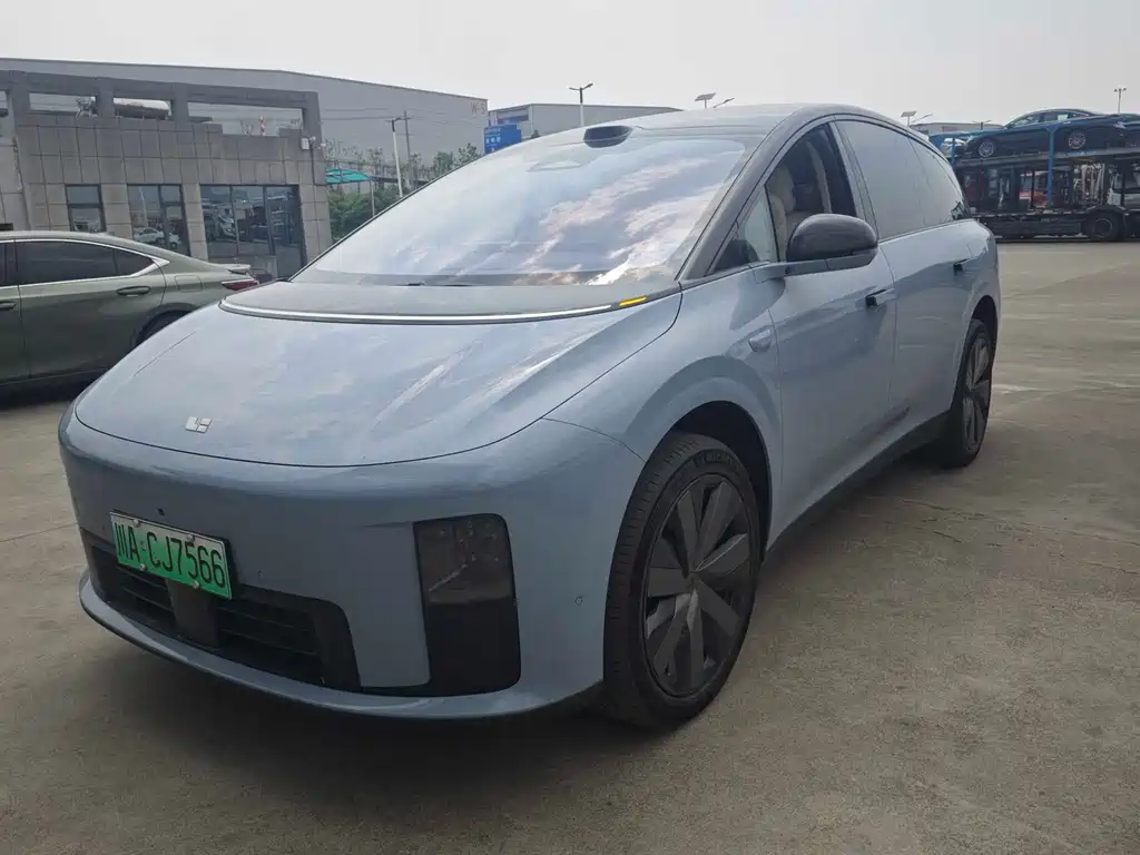 Li Auto i8 2025