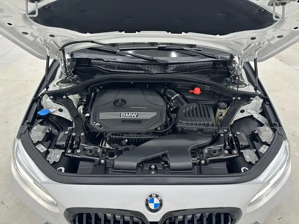 BMW 1 Series 2023 — фото 17