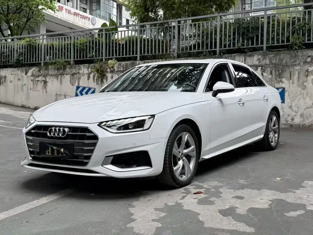 Audi A4L 2021 — фото 1
