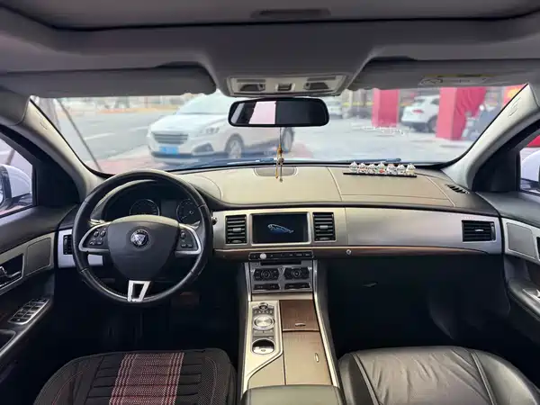 Jaguar XF 2014