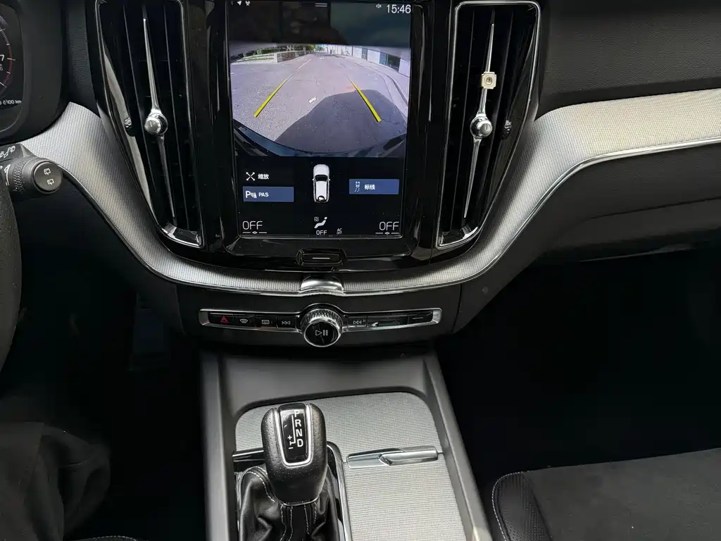 Volvo XC60 2019 — фото 12