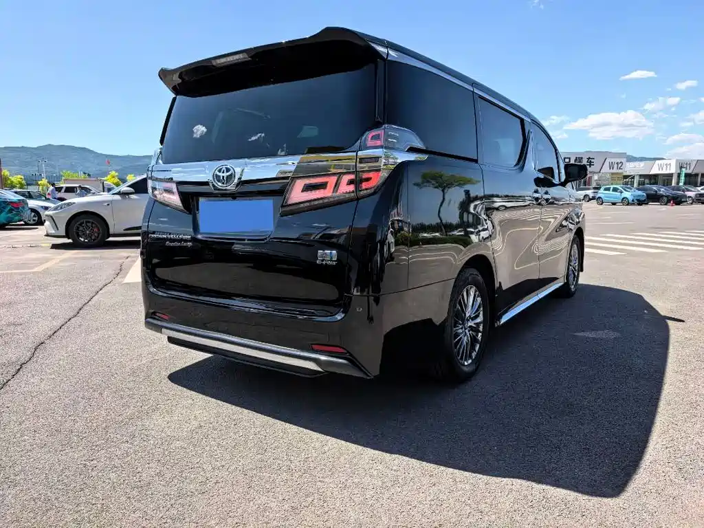 Toyota Alphard 2022 — фото 9