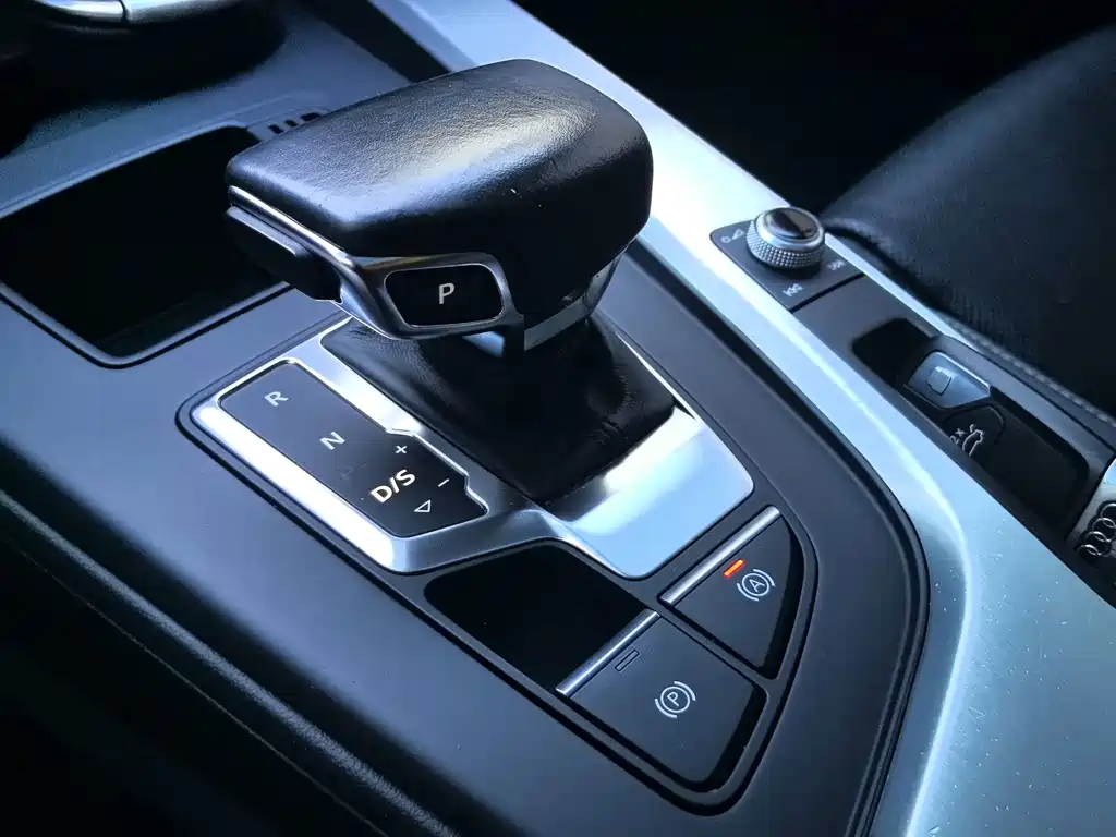 Audi A4L 2021 — фото 14