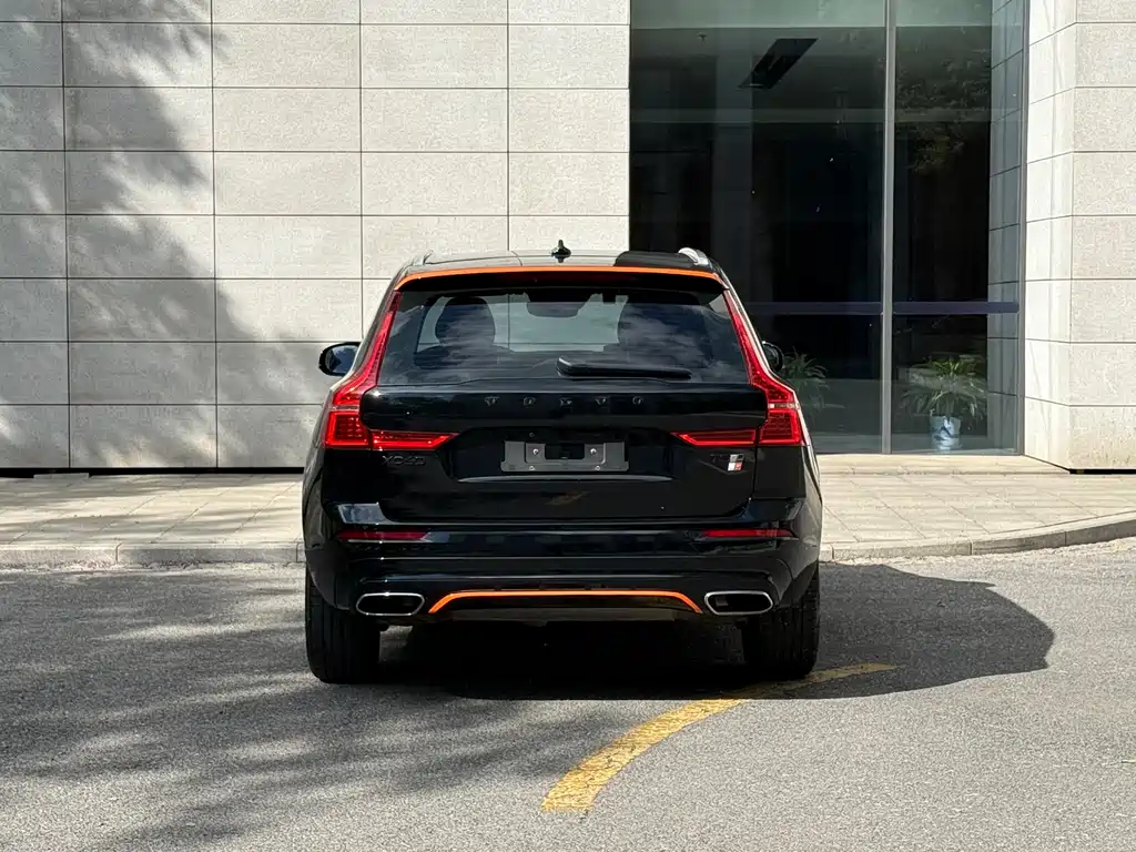 Volvo XC60 2019 — фото 17