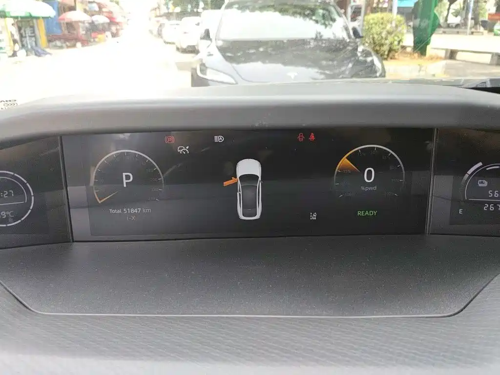 Changan UNI-V Smart Electric Idd 2023 — фото 12